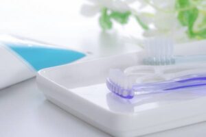 舌ブラシはどこで売ってる？薬局や100均などで買える？